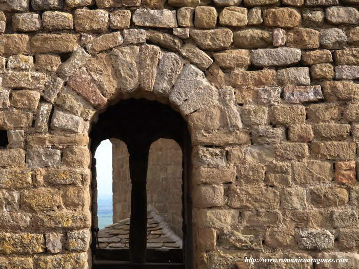 DETALLE DE LA PUERTA EN ALTURA